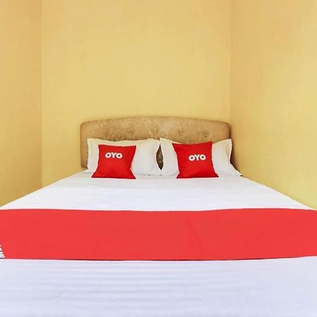 Oyo 89406 Lucky Budget Hotel Nilai Dış mekan fotoğraf