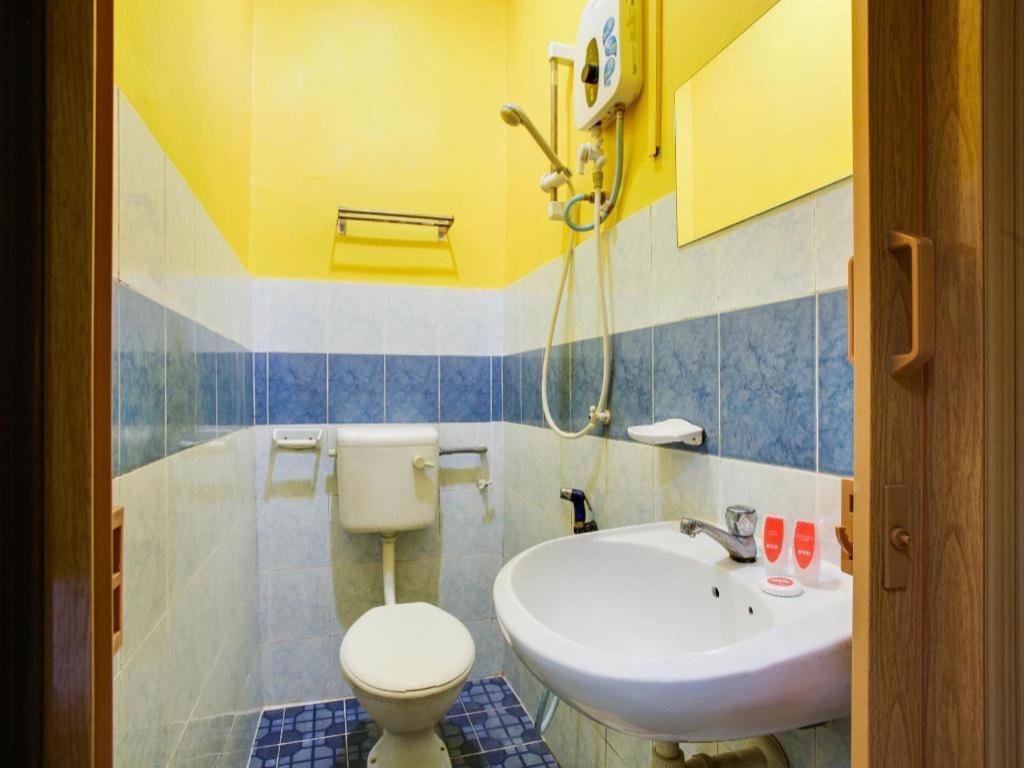 Oyo 89406 Lucky Budget Hotel Nilai Dış mekan fotoğraf