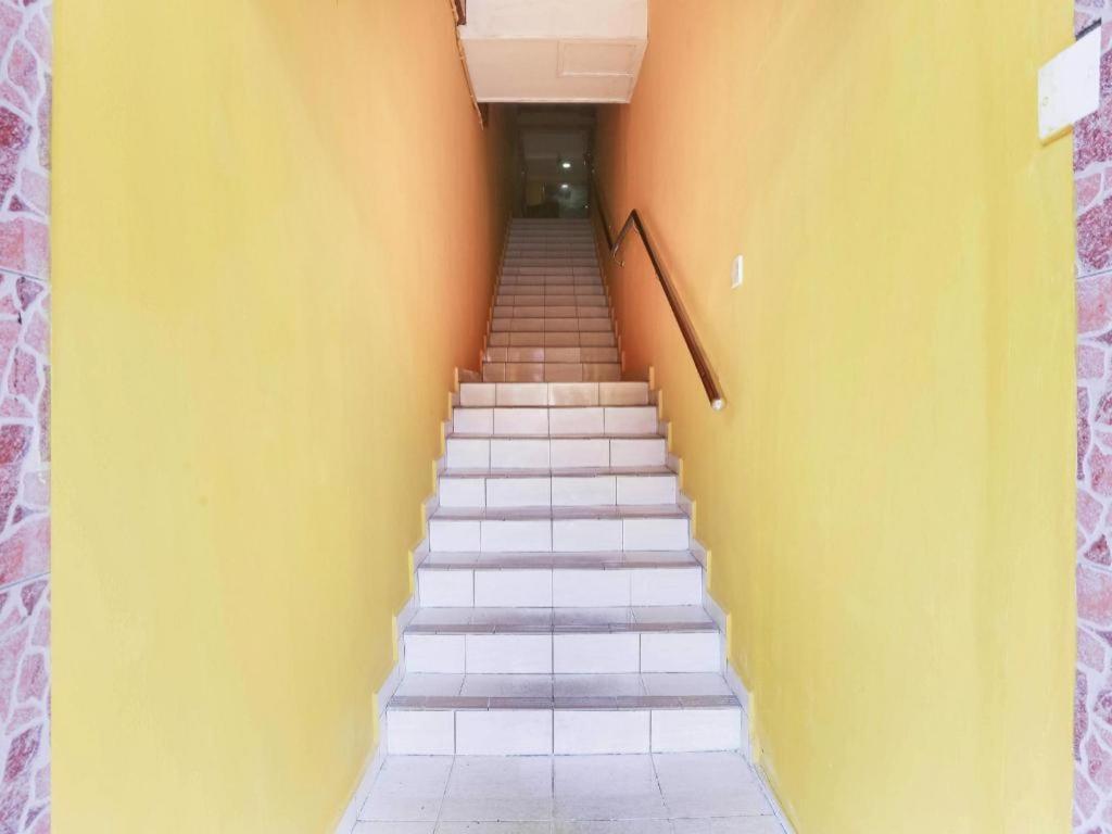 Oyo 89406 Lucky Budget Hotel Nilai Dış mekan fotoğraf