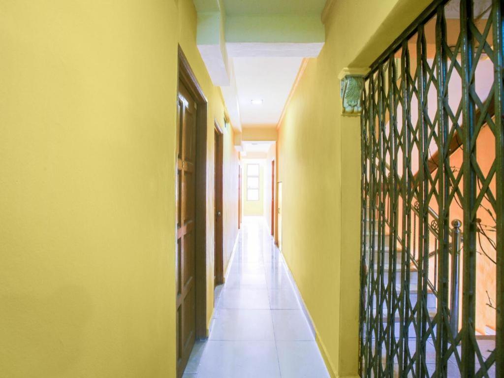 Oyo 89406 Lucky Budget Hotel Nilai Dış mekan fotoğraf