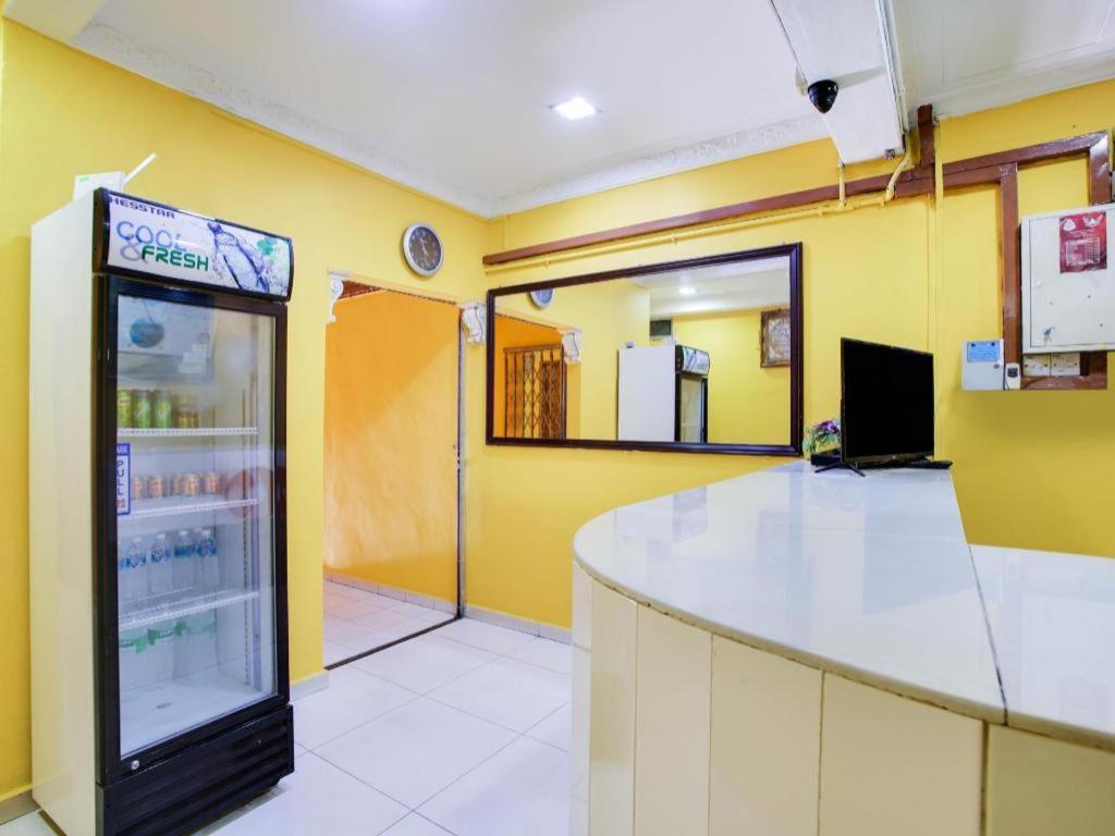 Oyo 89406 Lucky Budget Hotel Nilai Dış mekan fotoğraf