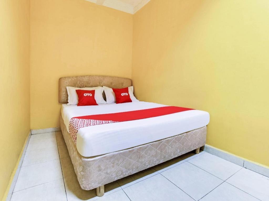 Oyo 89406 Lucky Budget Hotel Nilai Dış mekan fotoğraf
