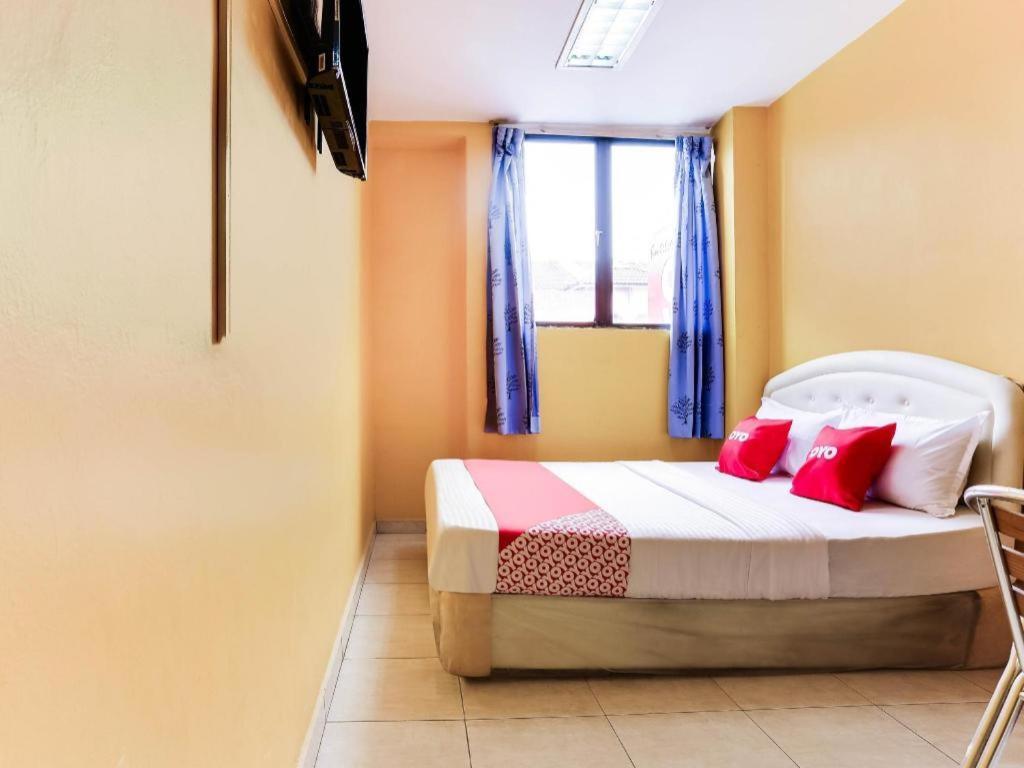 Oyo 89406 Lucky Budget Hotel Nilai Dış mekan fotoğraf