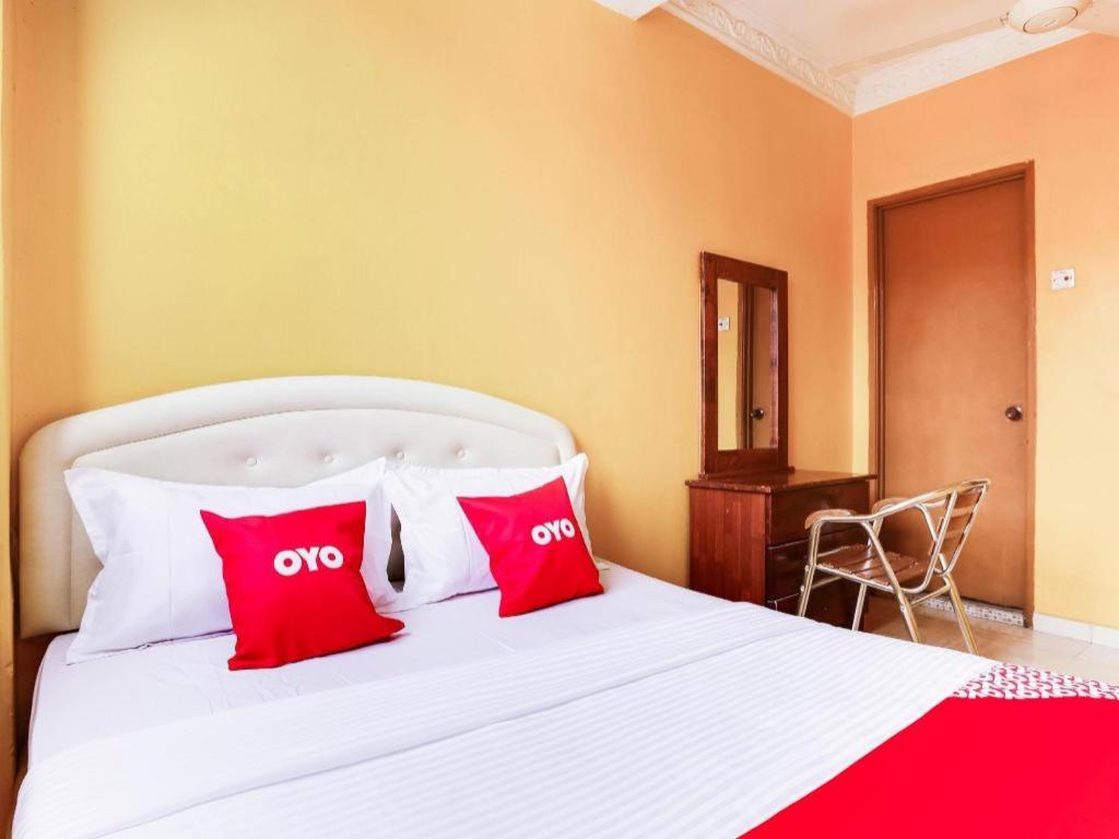 Oyo 89406 Lucky Budget Hotel Nilai Dış mekan fotoğraf