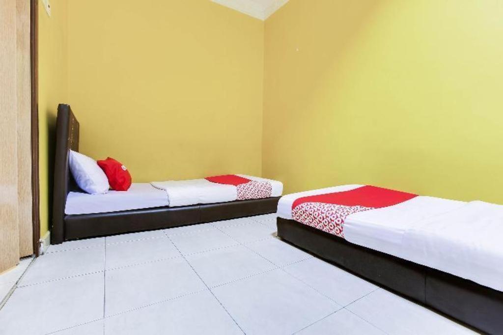 Oyo 89406 Lucky Budget Hotel Nilai Dış mekan fotoğraf