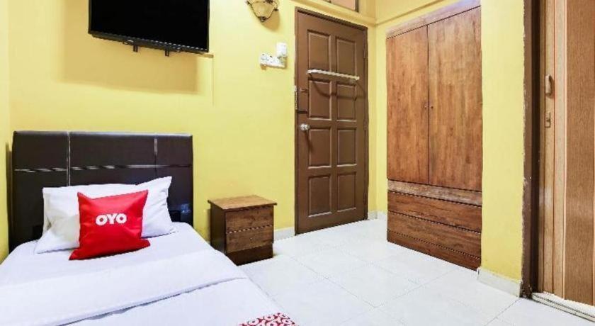 Oyo 89406 Lucky Budget Hotel Nilai Dış mekan fotoğraf