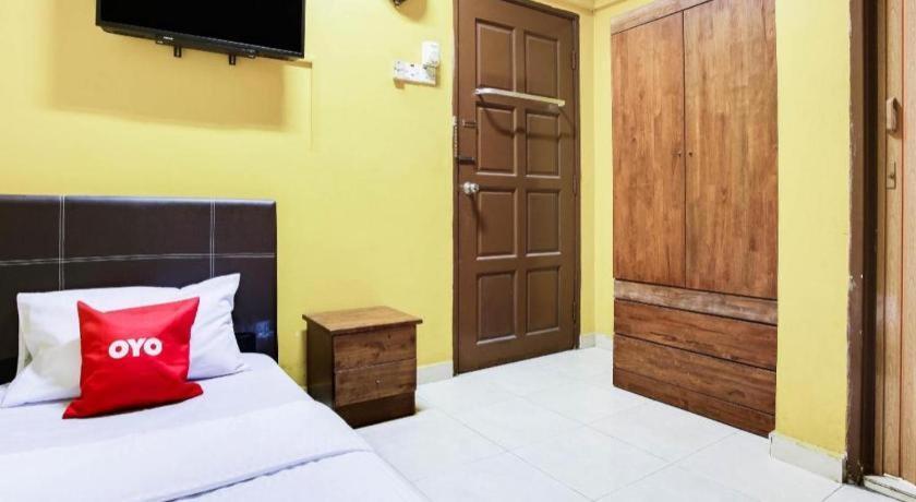 Oyo 89406 Lucky Budget Hotel Nilai Dış mekan fotoğraf