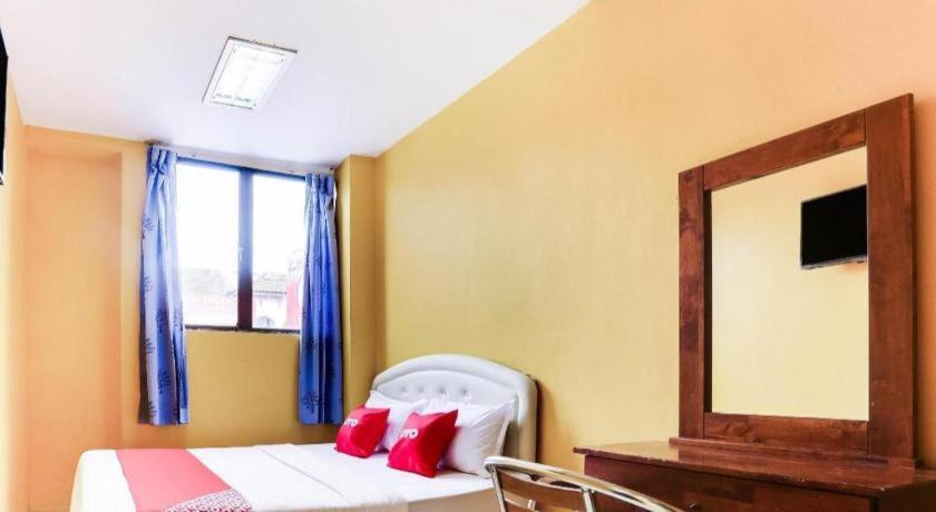 Oyo 89406 Lucky Budget Hotel Nilai Dış mekan fotoğraf