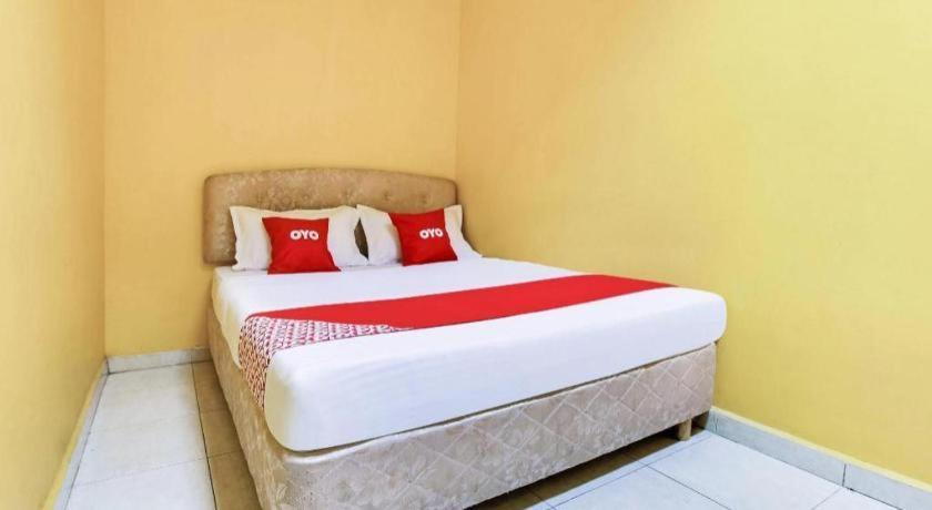 Oyo 89406 Lucky Budget Hotel Nilai Dış mekan fotoğraf