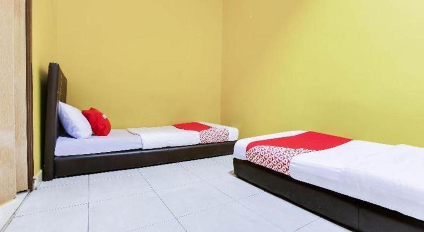 Oyo 89406 Lucky Budget Hotel Nilai Dış mekan fotoğraf