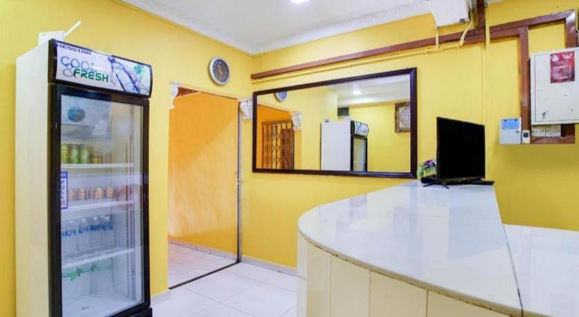 Oyo 89406 Lucky Budget Hotel Nilai Dış mekan fotoğraf