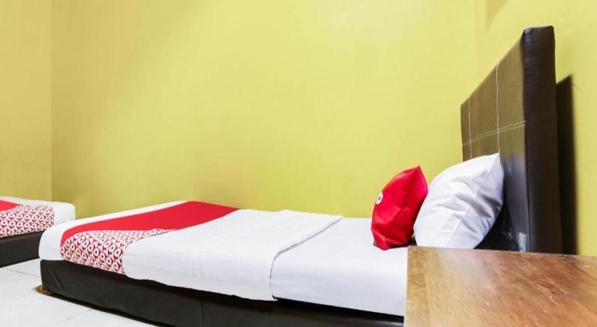Oyo 89406 Lucky Budget Hotel Nilai Dış mekan fotoğraf