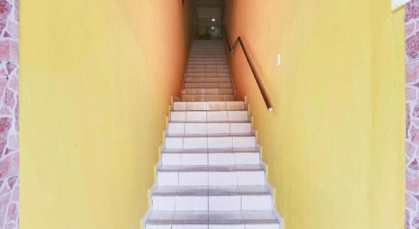 Oyo 89406 Lucky Budget Hotel Nilai Dış mekan fotoğraf